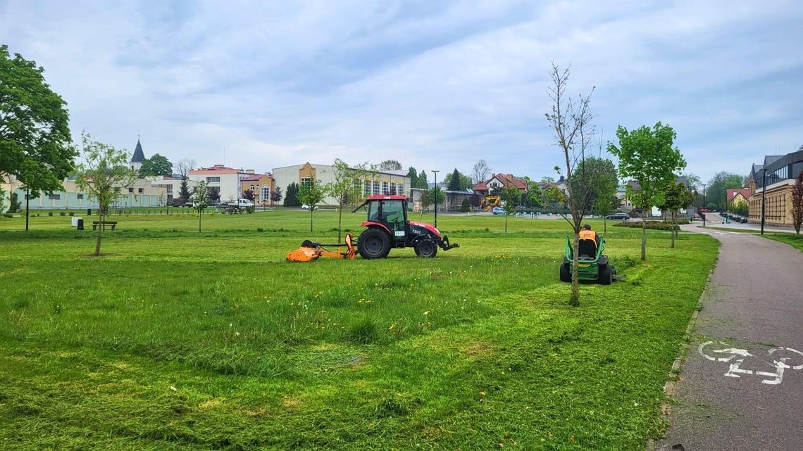 🌿 Ruszyło koszenie miejskich terenów zielonych w Suwałkach 🌿 Ruszyło koszenie miejskich terenów zielonych w Suwałkach