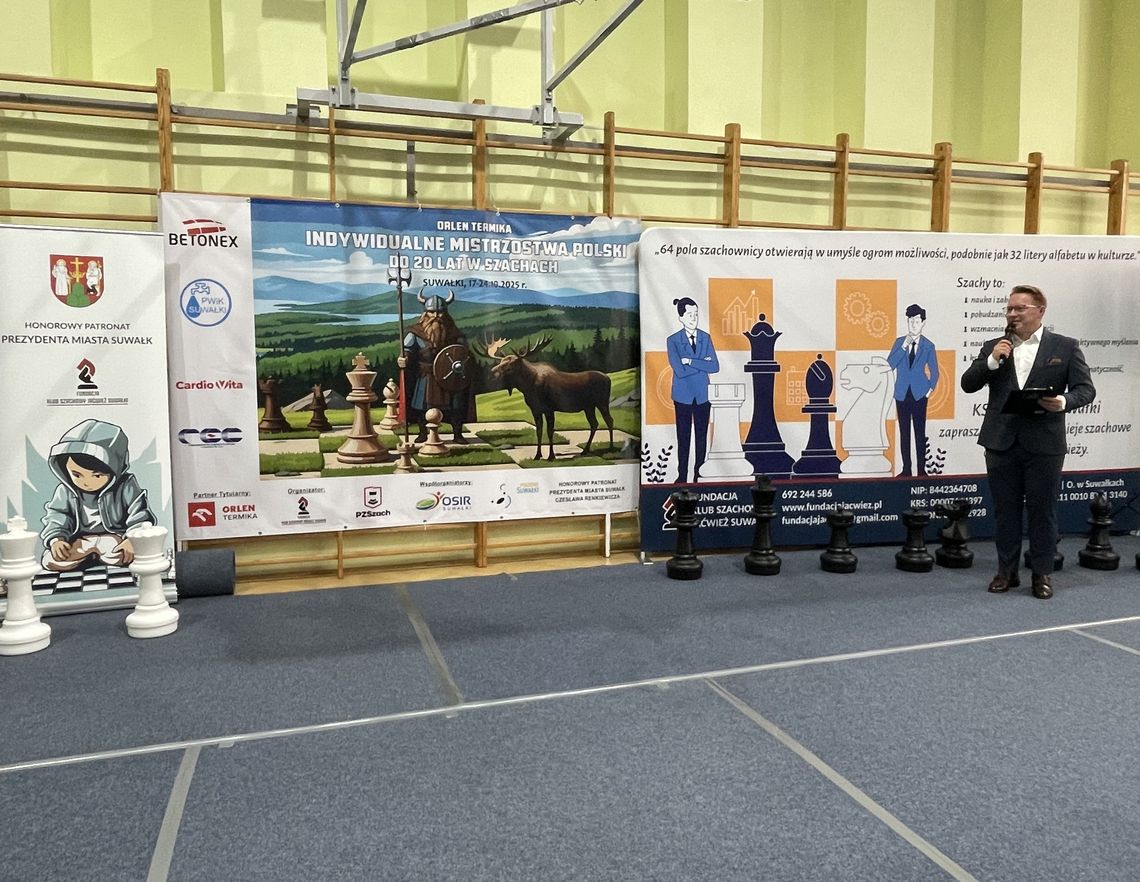 ♟️ Ruszyły Indywidualne Mistrzostwa Polski do lat 20 w szachach! 👑 Suwałki stolicą królewskiej gry! ♟️ Ruszyły Indywidualne Mistrzostwa Polski do lat 20 w szachach! 👑 Suwałki stolicą królewskiej gry!