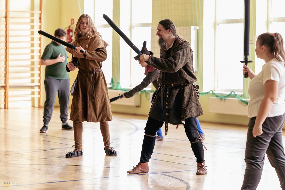 Rycerze w hali OSiR w Suwałkach. Wyjątkowa lekcja żywej historii ⚔️