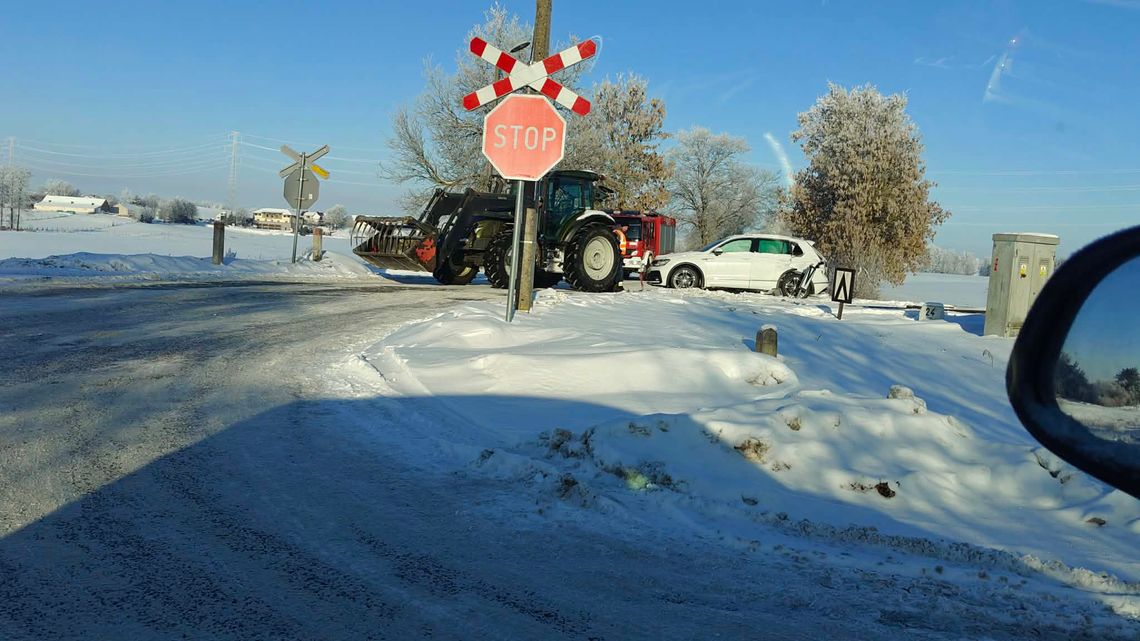 Samochód wjechał pod pociąg. Groźne zdarzenie na przejeździe w Trakiszkach