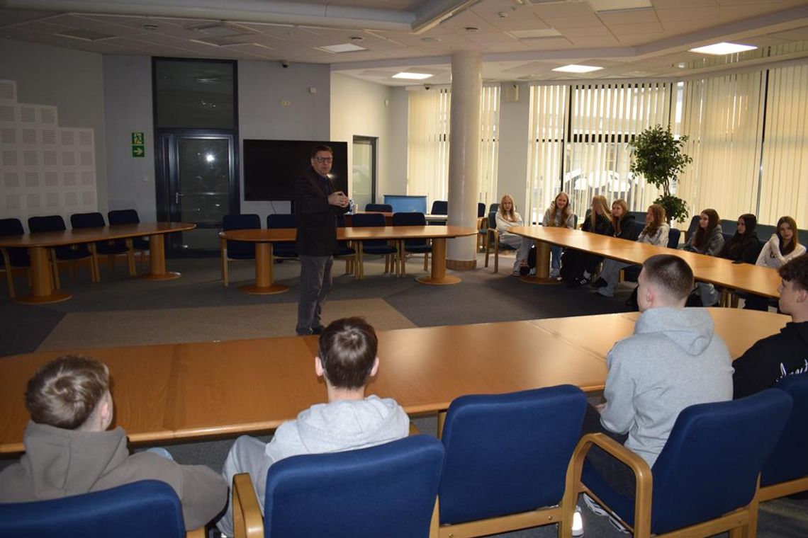 🏛️ Samorząd od kuchni. Uczniowie II LO poznali kulisy pracy ratusza