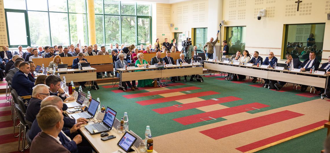 Sejmik Podlaski przyjął stanowisko ws. paktu migracyjnego. Radni podzieleni