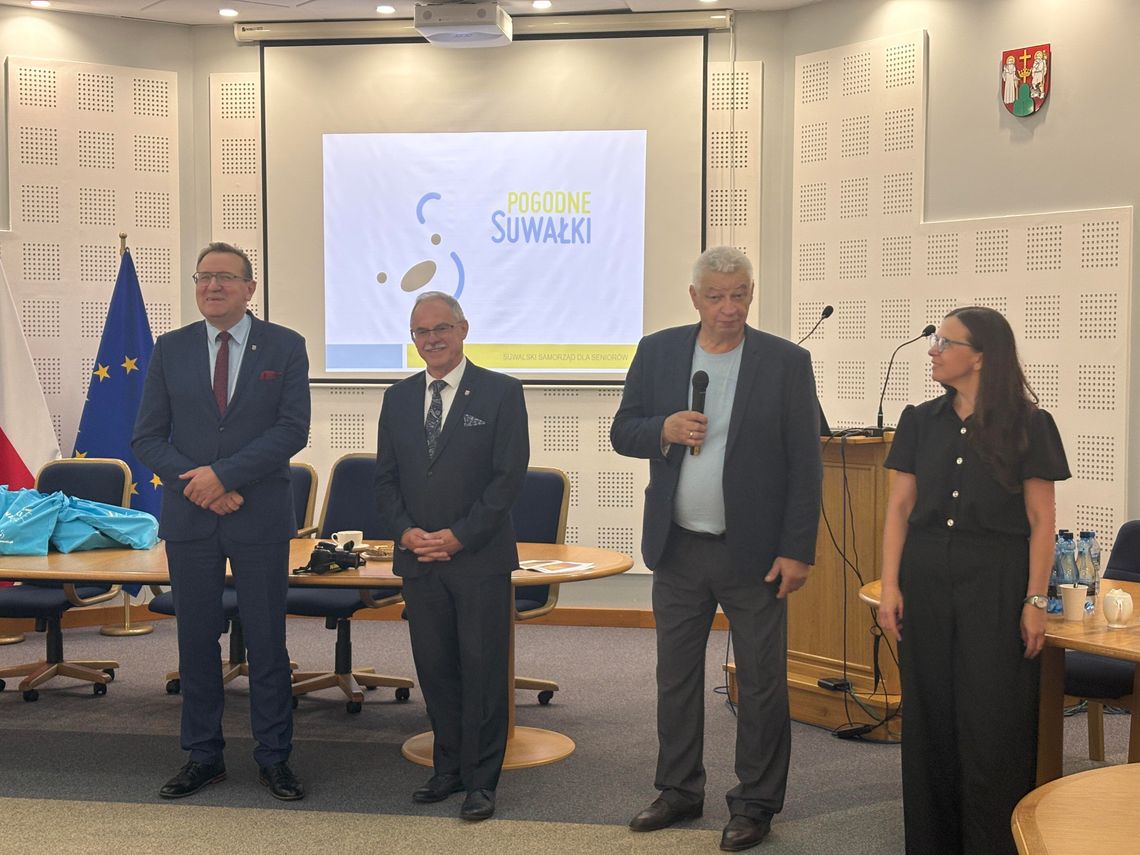 Seniorzy z Łap odwiedzili Suwałki. Rozmawiali o życiu seniorów i aktywności Seniorzy z Łap odwiedzili Suwałki. Rozmawiali o życiu seniorów i aktywności