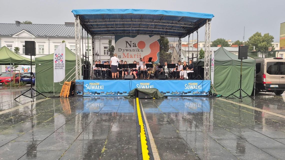 Sentimental Journey Band zachwycił publiczność na „Dywaniku u Marii” w Suwałkach