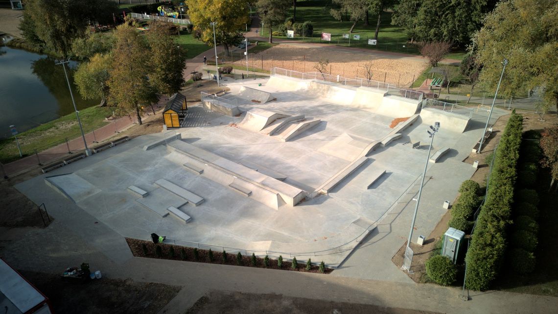 Skatepark nad Arkadią gotowy. Wielkie otwarcie już 18 października Skatepark nad Arkadią gotowy. Wielkie otwarcie już 18 października