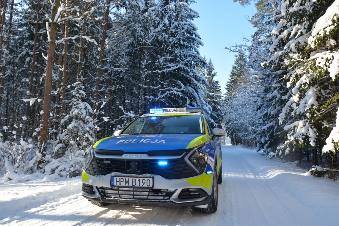 🚔 Skazany na 8 miesięcy więzienia. Pijany kierowca z czterema zakazami wjechał do rowu