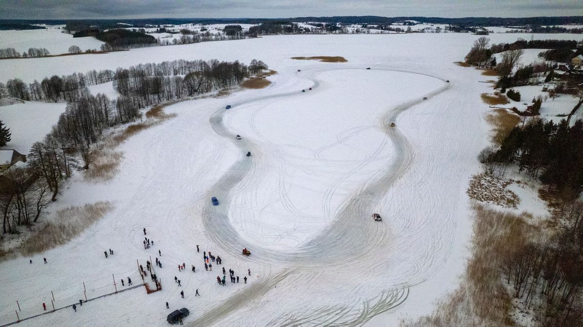 Ślepsk Malow Suwałki na lodzie. Moto Show nad jeziorem Wiżajny