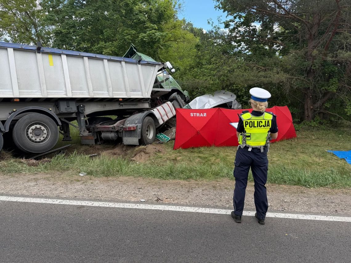 Śmiertelny wypadek na DK19. Droga zablokowana po czołowym zderzeniu Śmiertelny wypadek na DK19. Droga zablokowana po czołowym zderzeniu