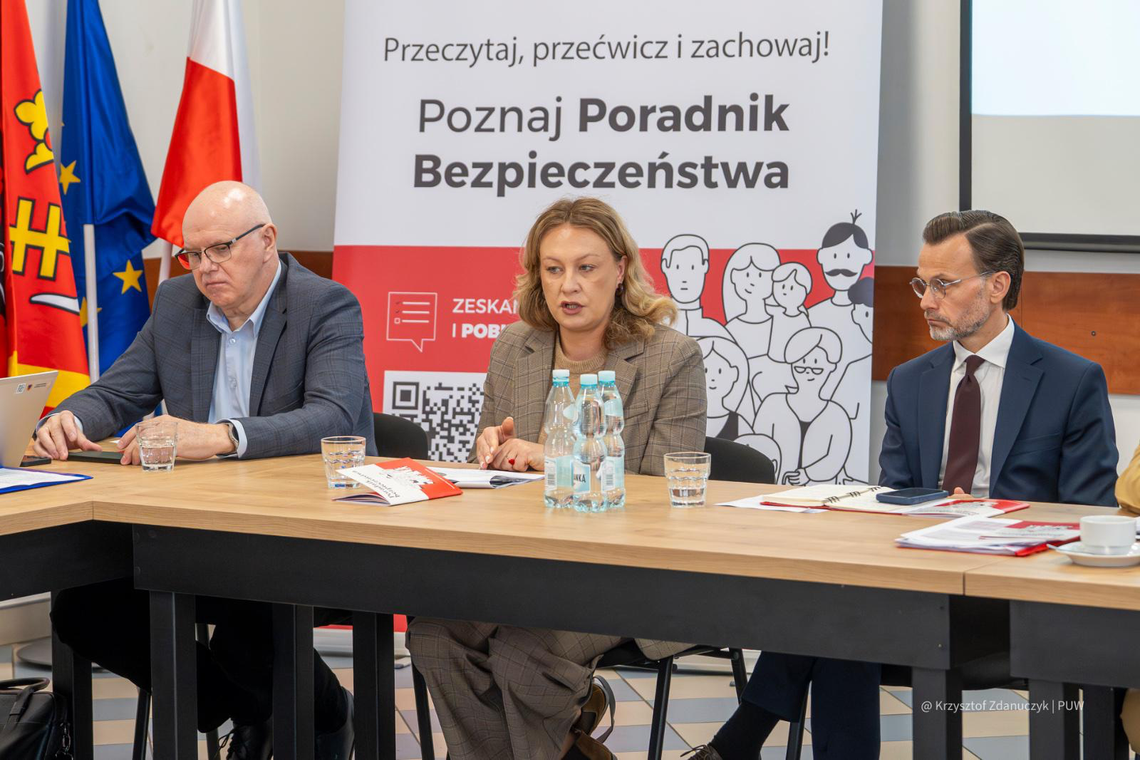 Spotkanie wojewody z samorządowcami powiatu sejneńskiego na temat Programu OLiOC