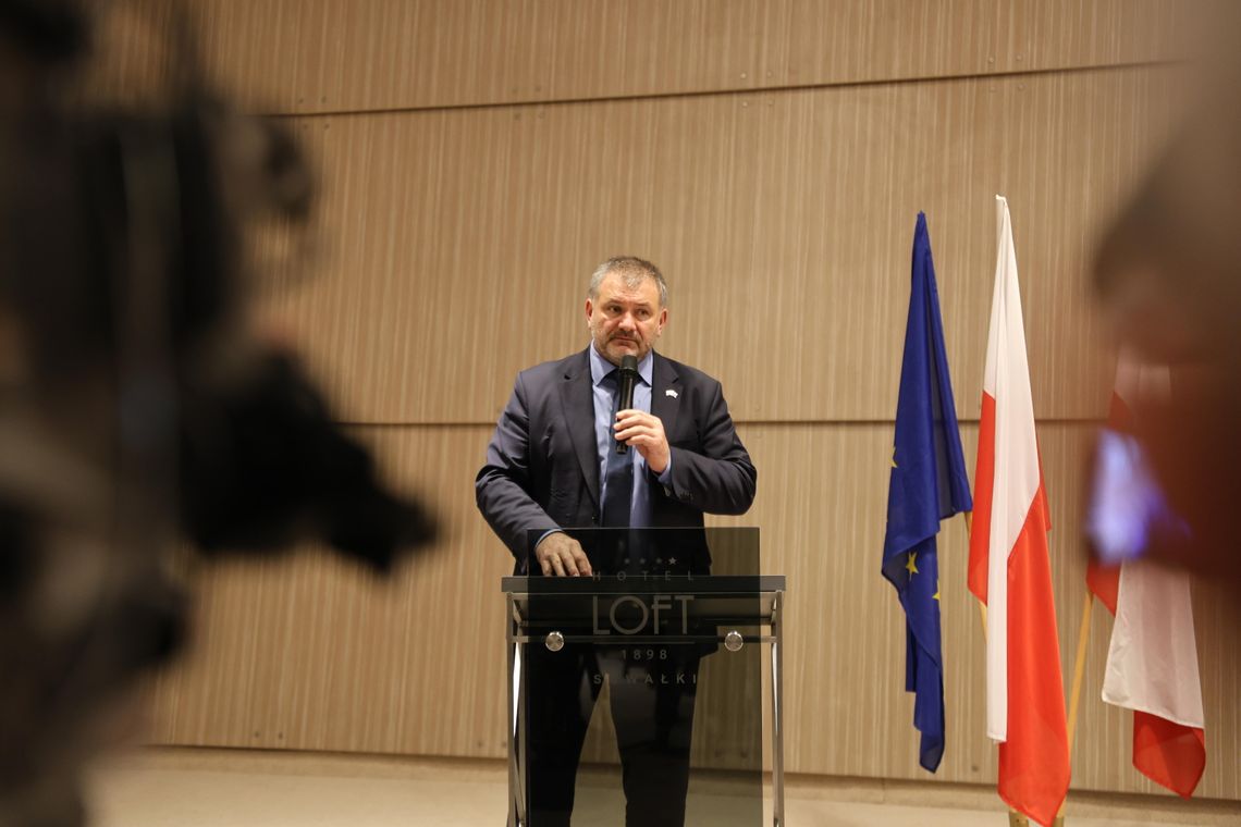 🟦 Spotkanie z Ministrem Sprawiedliwości Waldemarem Żurkiem w Suwałkach – relacja z wydarzenia 🟦 Spotkanie z Ministrem Sprawiedliwości Waldemarem Żurkiem w Suwałkach – relacja z wydarzenia