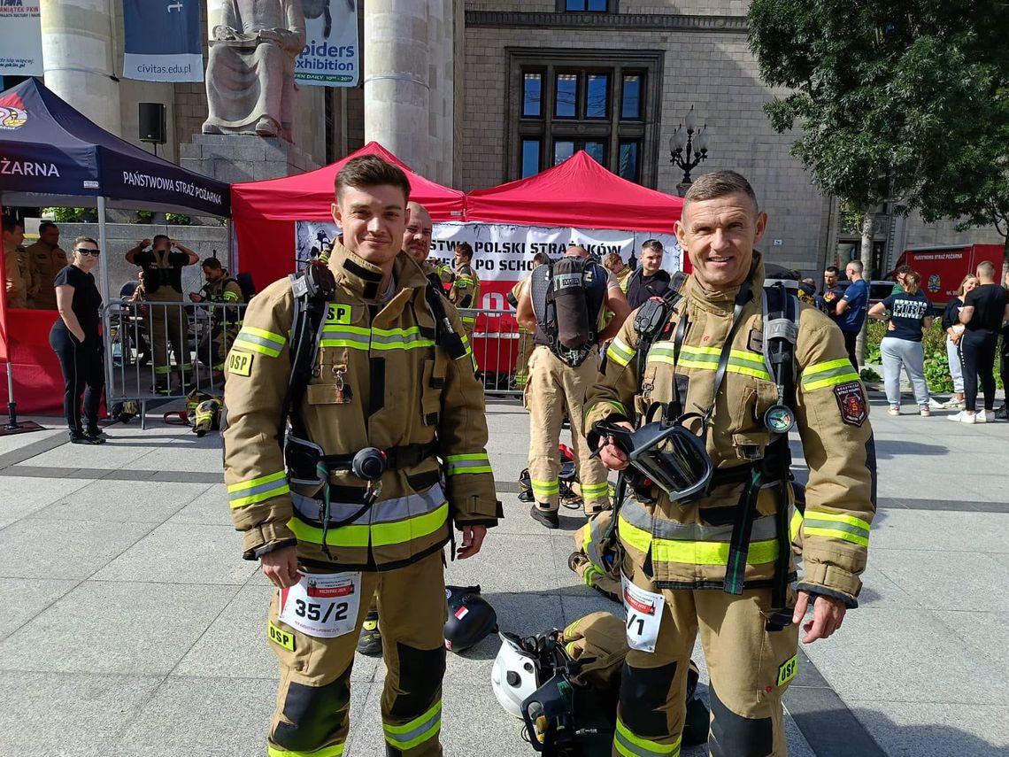 Strażacy wbiegli na 30. piętro PKiN. Kamil i Roman poprawili wynik sprzed dwóch lat Strażacy wbiegli na 30. piętro PKiN. Kamil i Roman poprawili wynik sprzed dwóch lat
