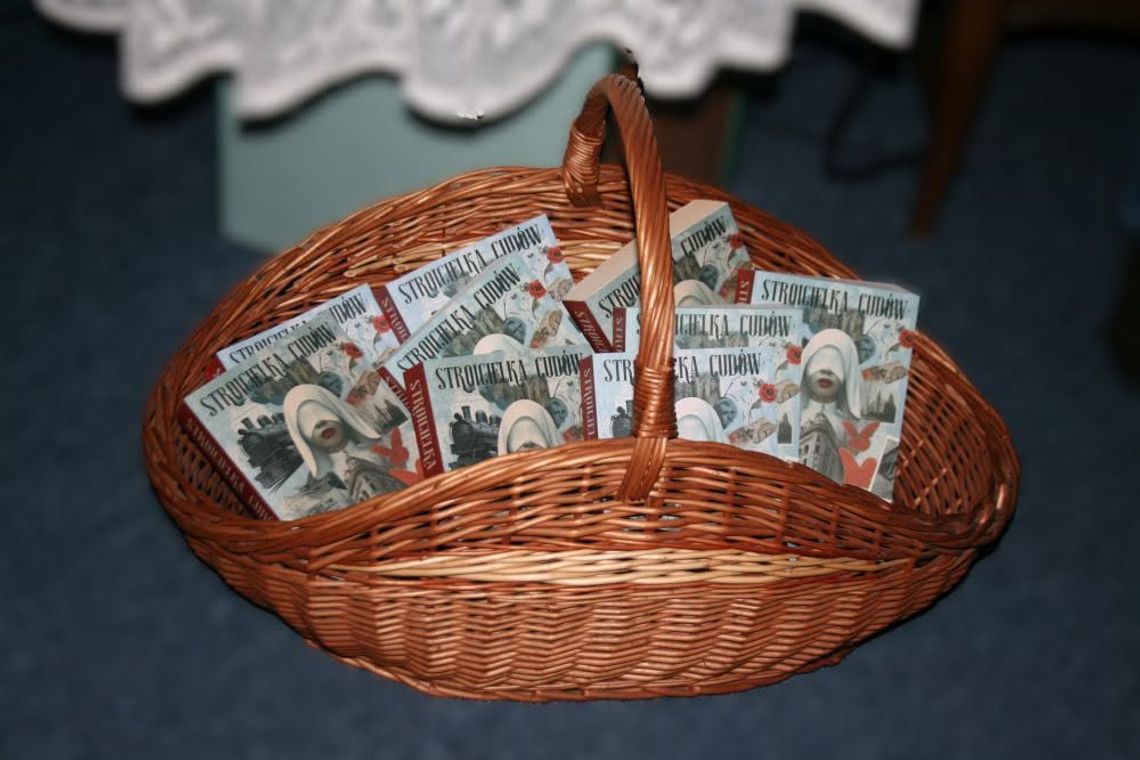 „Stroicielka cudów” z suwalskim wątkiem. Magdalena Rzewnicka spotkała się z czytelnikami „Stroicielka cudów” z suwalskim wątkiem. Magdalena Rzewnicka spotkała się z czytelnikami