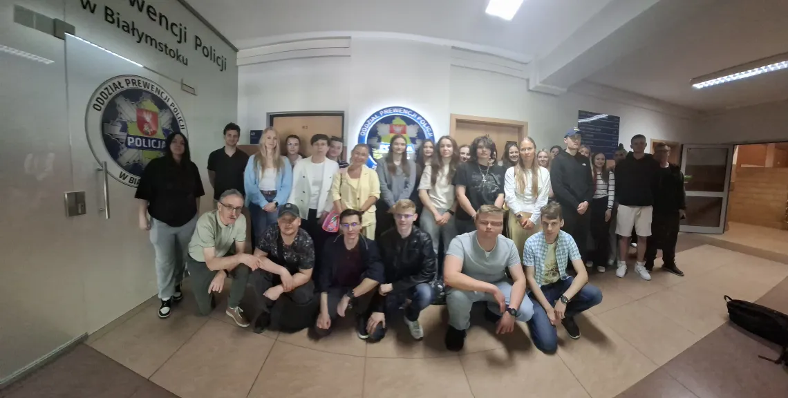 👮♂️🎓 Studenci bezpieczeństwa wewnętrznego poznawali kulisy pracy Policji. Wizyta studyjna w Oddziale Prewencji w Białymstoku 👮♂️🎓 Studenci bezpieczeństwa wewnętrznego poznawali kulisy pracy Policji. Wizyta studyjna w Oddziale Prewencji w Białymstoku