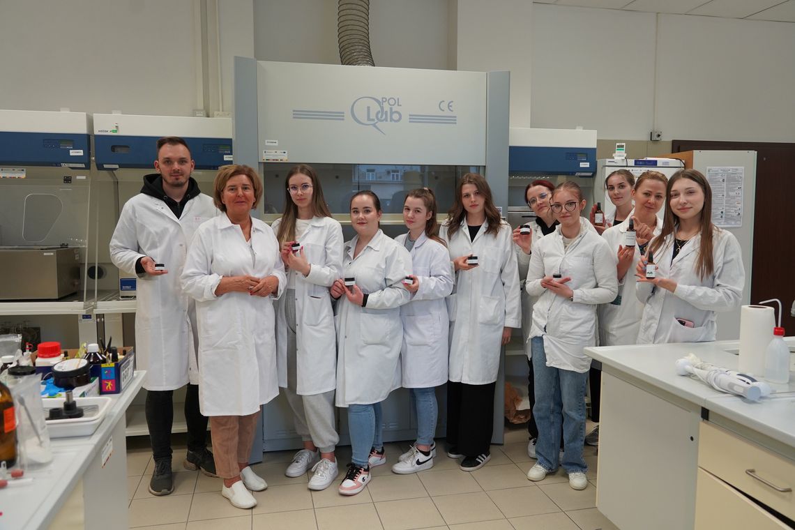 🌿 Studenci kosmetologii stworzyli naturalne kosmetyki z brzozy i sosny. Rusza V edycja wyjątkowej kolekcji 🌿 Studenci kosmetologii stworzyli naturalne kosmetyki z brzozy i sosny. Rusza V edycja wyjątkowej kolekcji