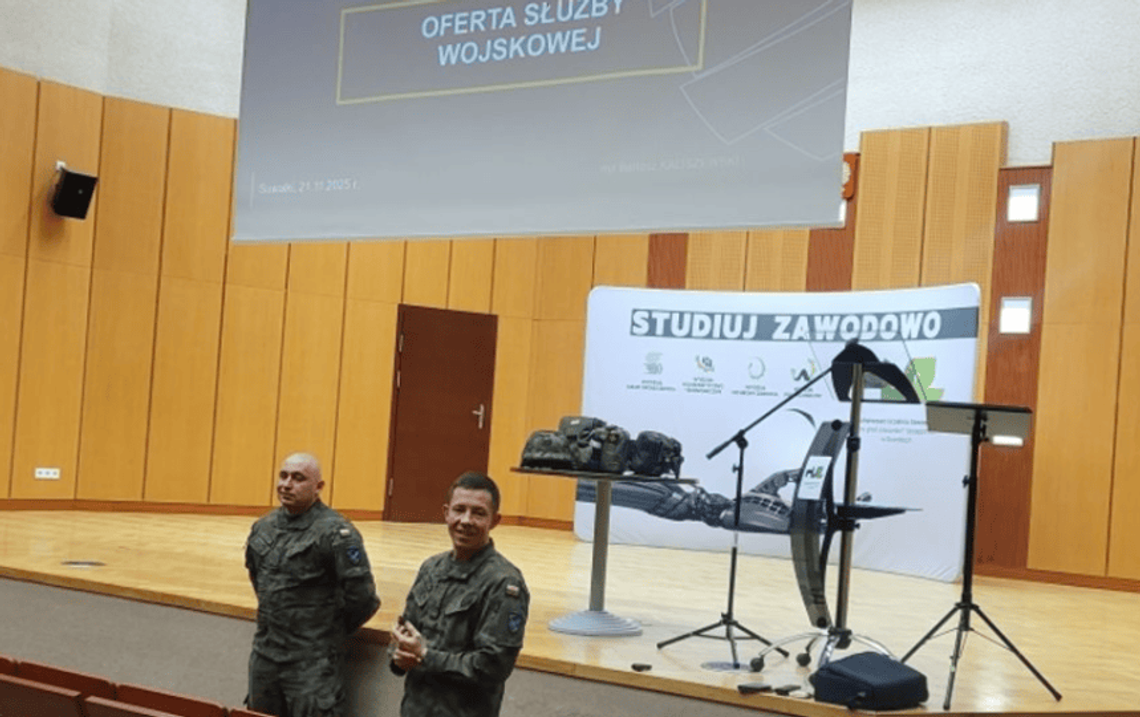 🪖 Studenci WNS PUZ spotkali się z żołnierzami WCR w Suwałkach