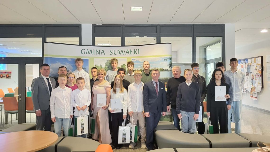 Stypendia sportowe wręczone zawodnikom, trenerom i działaczom w gminie Suwałki 🏆⚽🥋