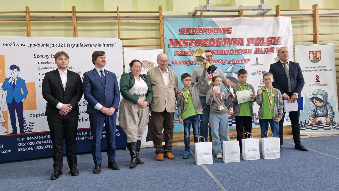 Sukces młodych szachistów! Drużynowe Mistrzostwa Polski klas I–III już za nami ♟️👏
