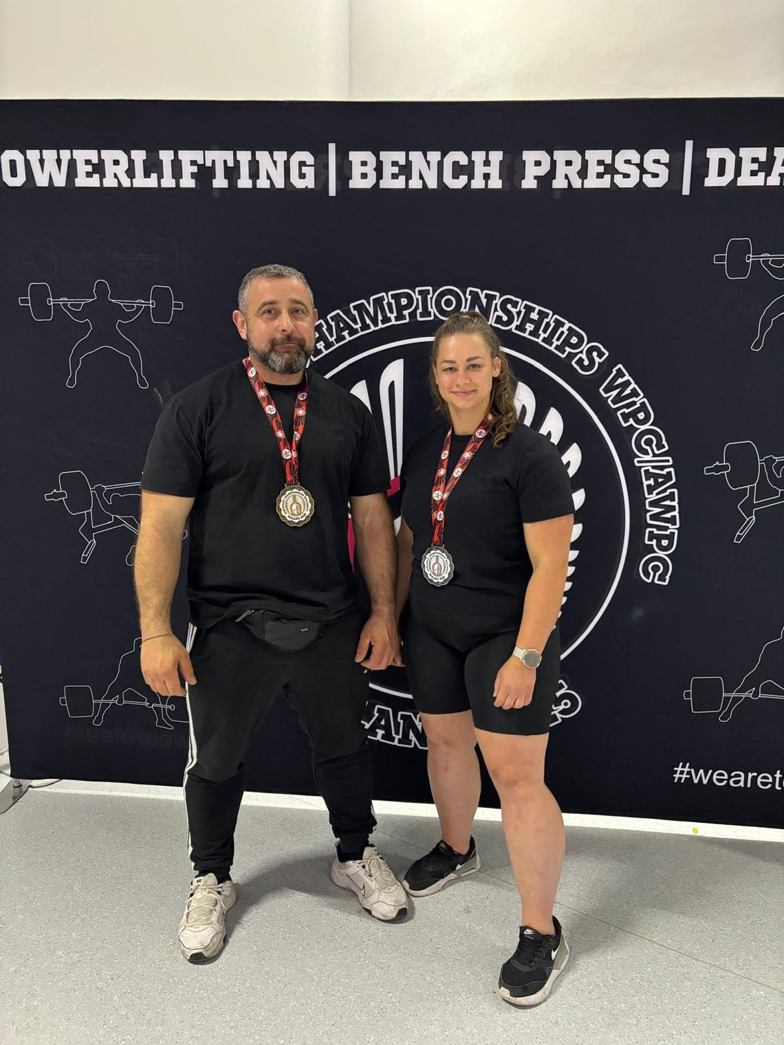 🏆 Sukcesy zawodników BIEGUNA MOCY na EUROPEAN CHAMPIONSHIPS WPC/AWPC POLAND 2025!