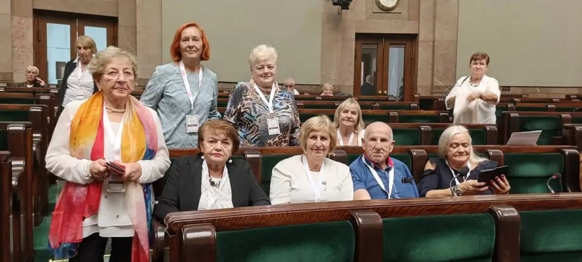 Suwalczanie w Sejmie RP. Przedstawiciele Suwalskiej Rady Seniorów na ogólnopolskiej sesji Suwalczanie w Sejmie RP. Przedstawiciele Suwalskiej Rady Seniorów na ogólnopolskiej sesji
