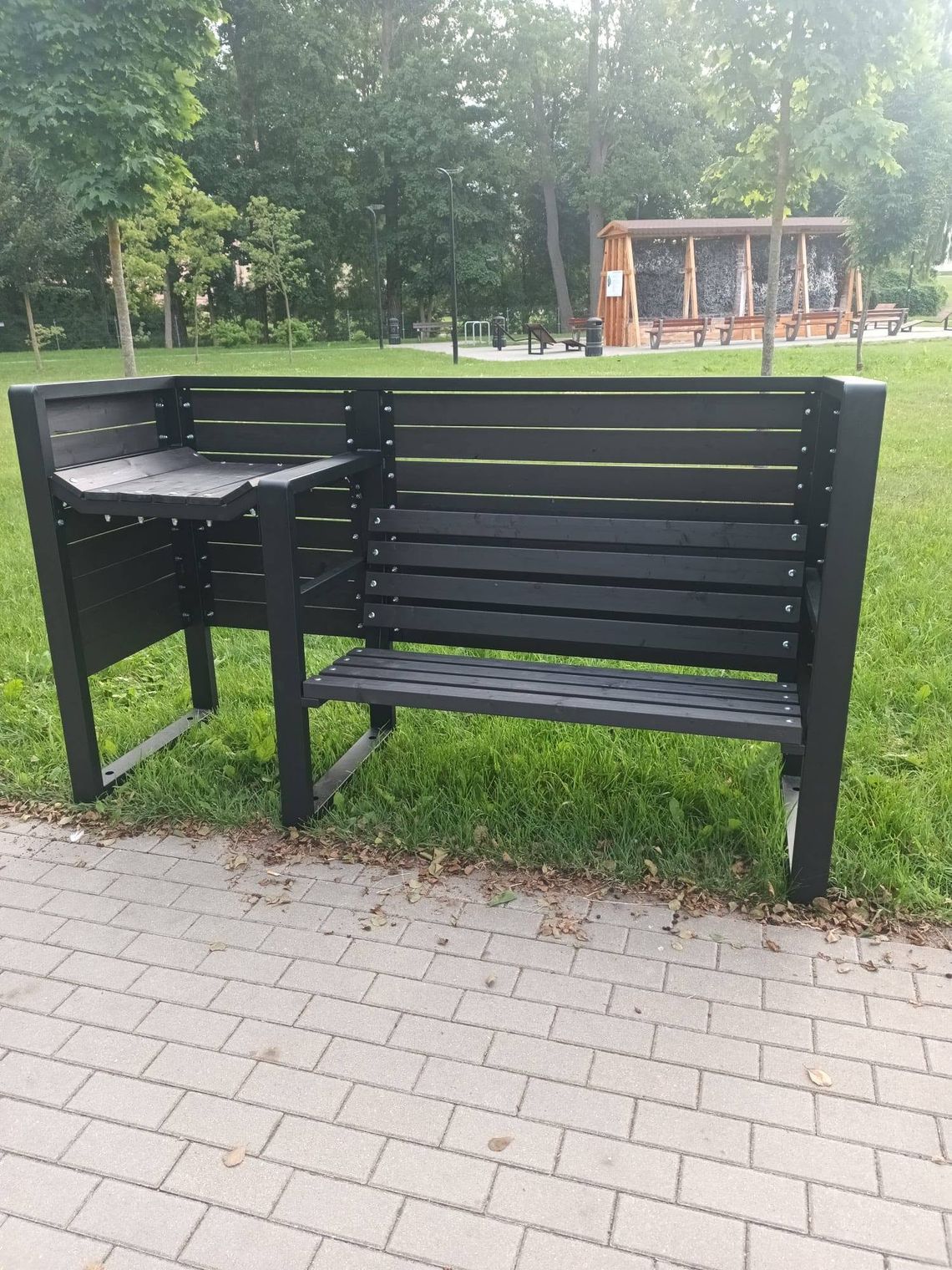 Suwałki jeszcze bardziej przyjazne rodzinom. Na bulwarach i Placu Marii Konopnickiej pojawiły się ławki dla mam karmiących Suwałki jeszcze bardziej przyjazne rodzinom. Na bulwarach i Placu Marii Konopnickiej pojawiły się ławki dla mam karmiących