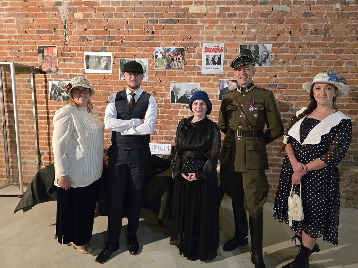 Suwałki na filmowym planie. Mieszkańcy ruszyli śladami Andrzeja Wajdy Suwałki na filmowym planie. Mieszkańcy ruszyli śladami Andrzeja Wajdy
