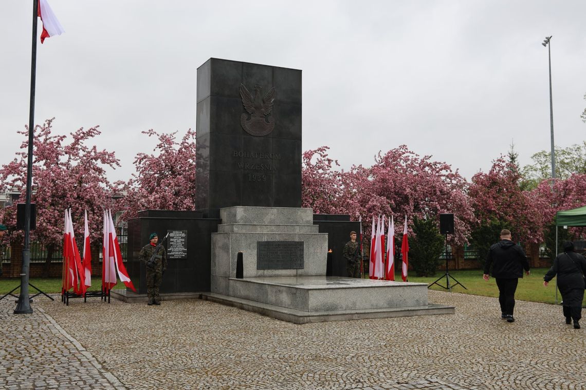 Suwałki pamiętają: 81. rocznica zakończenia II wojny światowej. Relacja spod pomnika