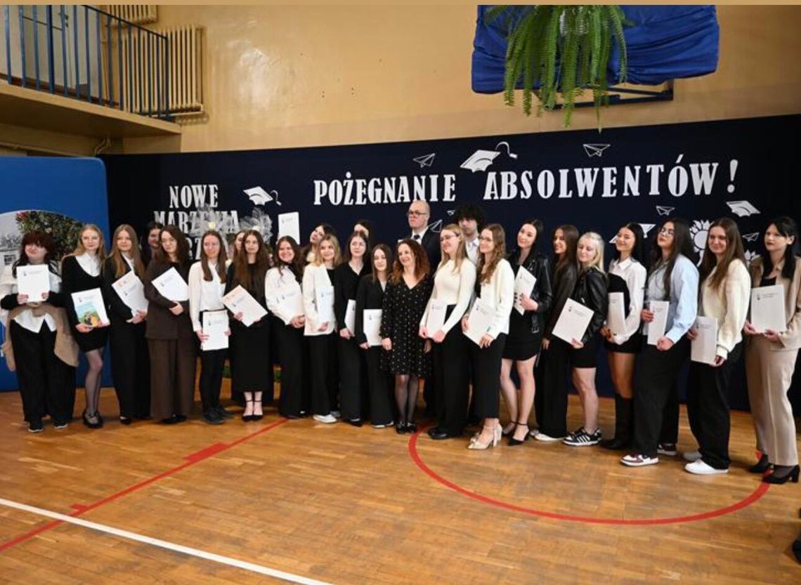 Suwalscy maturzyści odebrali świadectwa i rozpoczynają nowy etap
