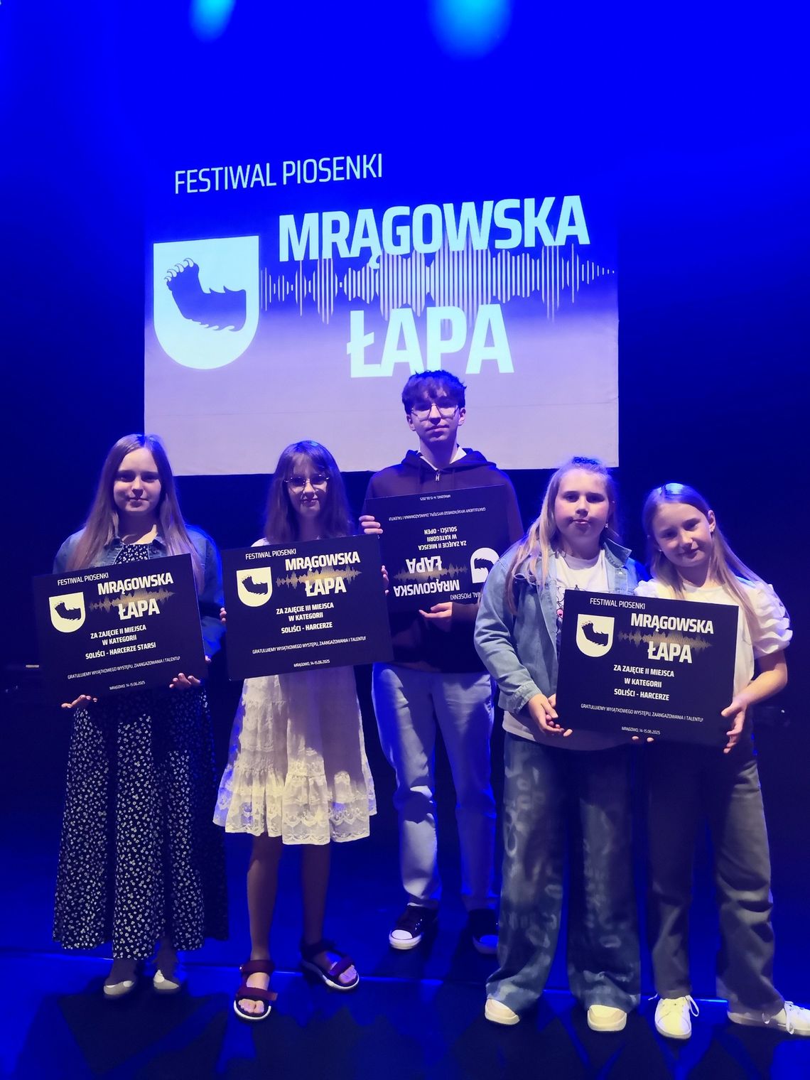 🎤 Suwalskie „Beciaki” na podium Festiwalu Piosenki „Mrągowska Łapa”! 🏆🎶