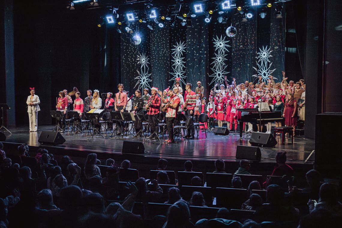 ✨ Świąteczna muzyka wypełniła Salę im. A. Wajdy ✨ ✨ Świąteczna muzyka wypełniła Salę im. A. Wajdy ✨