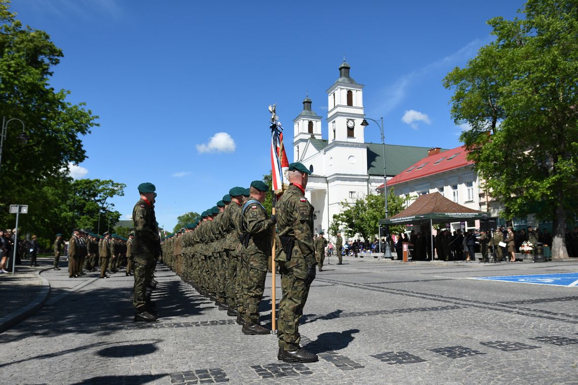 🎖️ Święto 14 Pułku Przeciwpancernego im. Marszałka Piłsudskiego – uroczystości w Suwałkach