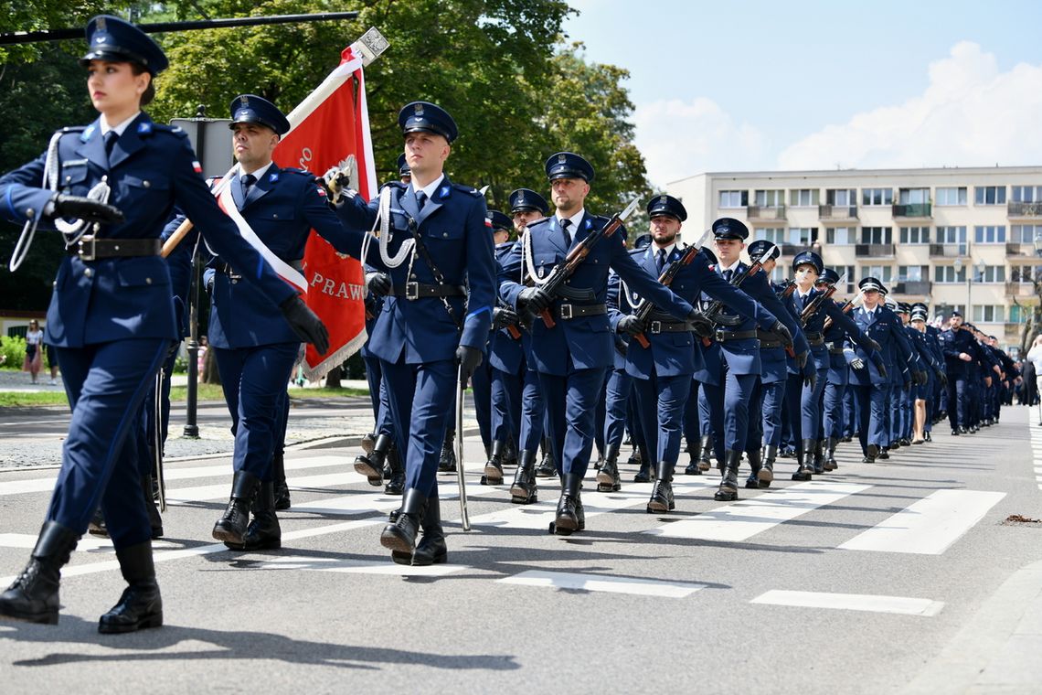 Święto Policji w Podlaskiem. 431 awansów, odznaczenia i ślubowanie nowych funkcjonariuszy Święto Policji w Podlaskiem. 431 awansów, odznaczenia i ślubowanie nowych funkcjonariuszy
