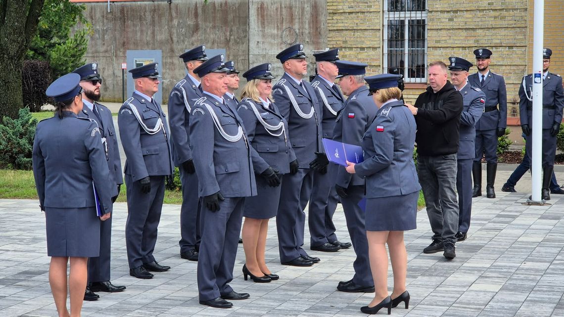 Święto Służby Więziennej. Funkcjonariusze odebrali awanse i odznaczenia Święto Służby Więziennej. Funkcjonariusze odebrali awanse i odznaczenia