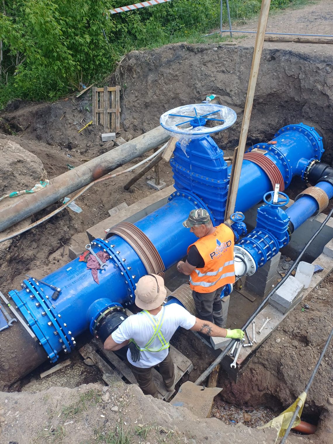 💧🚧 Trwa modernizacja kluczowej magistrali wodociągowej w Suwałkach. Inwestycja zwiększy bezpieczeństwo dostaw wody