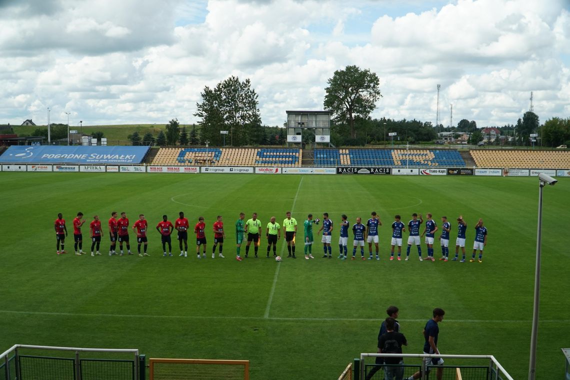 Trwa sparing Wigier Suwałki z DFK Dainava. Biało-niebiescy w akcji Trwa sparing Wigier Suwałki z DFK Dainava. Biało-niebiescy w akcji