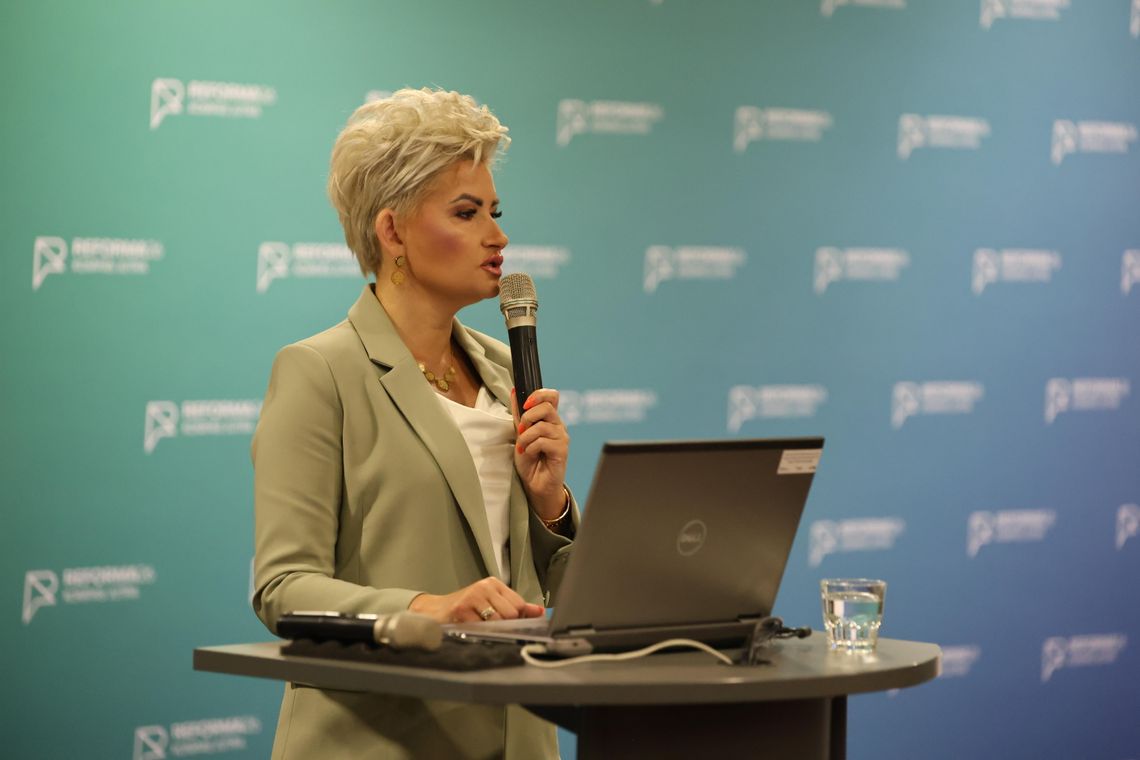 TRWA SPOTKANIE: Przyszłość oświaty na tapecie w suwalskim Parku Naukowo-Technologicznym