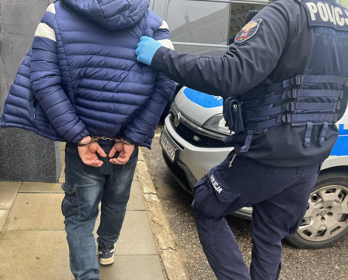 👮‍♂️ Trzech poszukiwanych zatrzymanych jednego dnia – skuteczne działania suwalskich policjantów 🚓