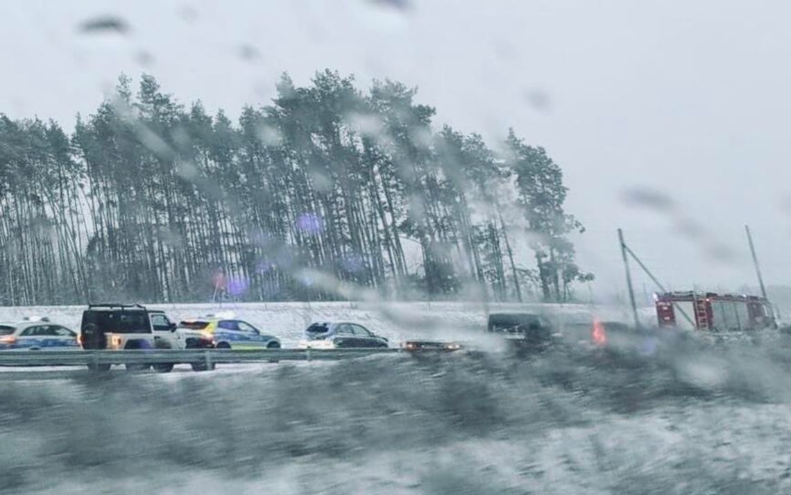 🚨 Trzy kolizje na S61 pod Karwowem — utrudnienia na odcinku między Ełkiem a Łomżą 🚗⚠️