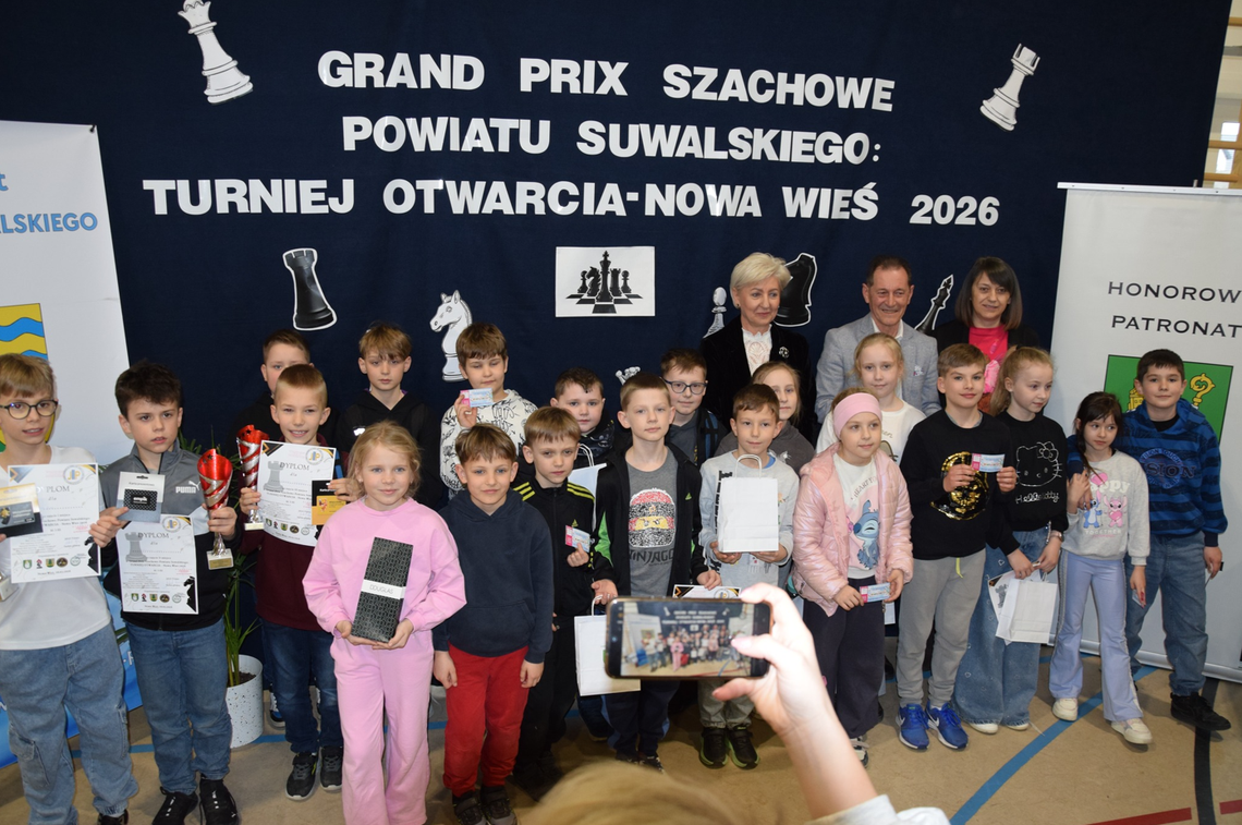 Turniej otwarcia Grand Prix Szachowego Powiatu Suwalskiego – emocje przy szachownicy! Turniej otwarcia Grand Prix Szachowego Powiatu Suwalskiego – emocje przy szachownicy!