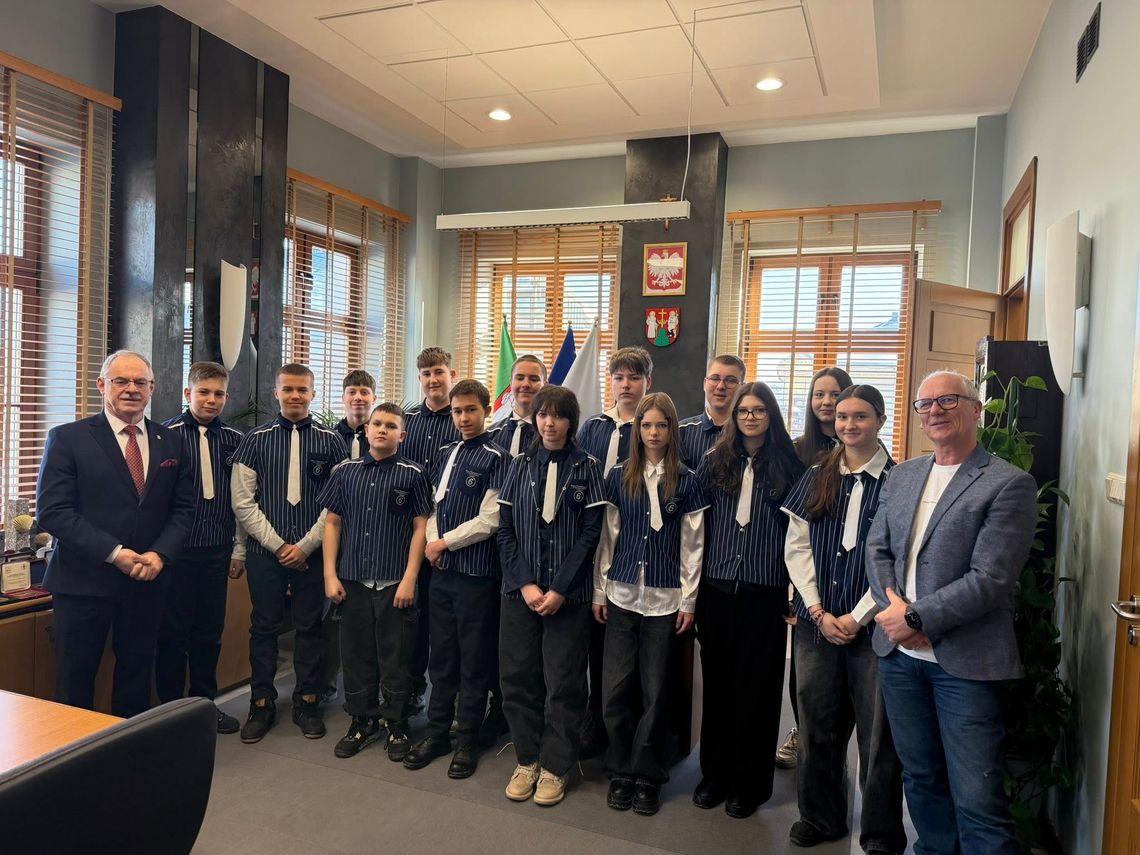 Uczniowie klasy 8b z wizytą w Urzędzie Miejski w Suwałkach