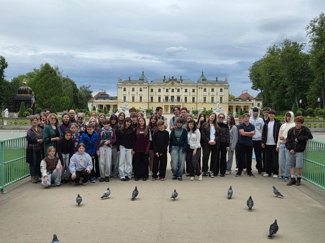 🎼 Uczniowie suwalskiej szkoły muzycznej odkrywali naukę i kulturę w Białymstoku