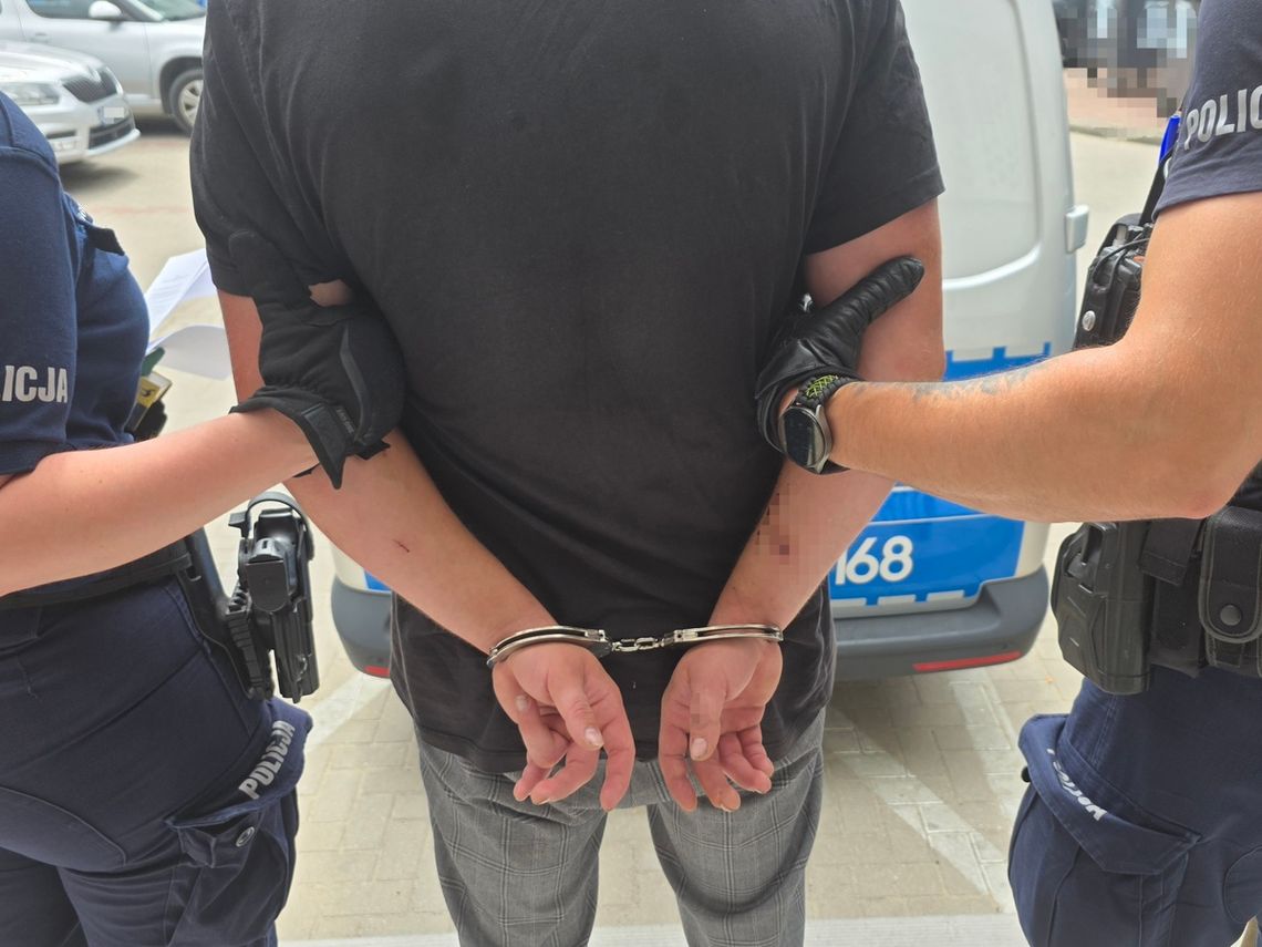 Ukradł saszetkę z pieniędzmi i kartami. 33-latek z Suwałk zatrzymany przez policję