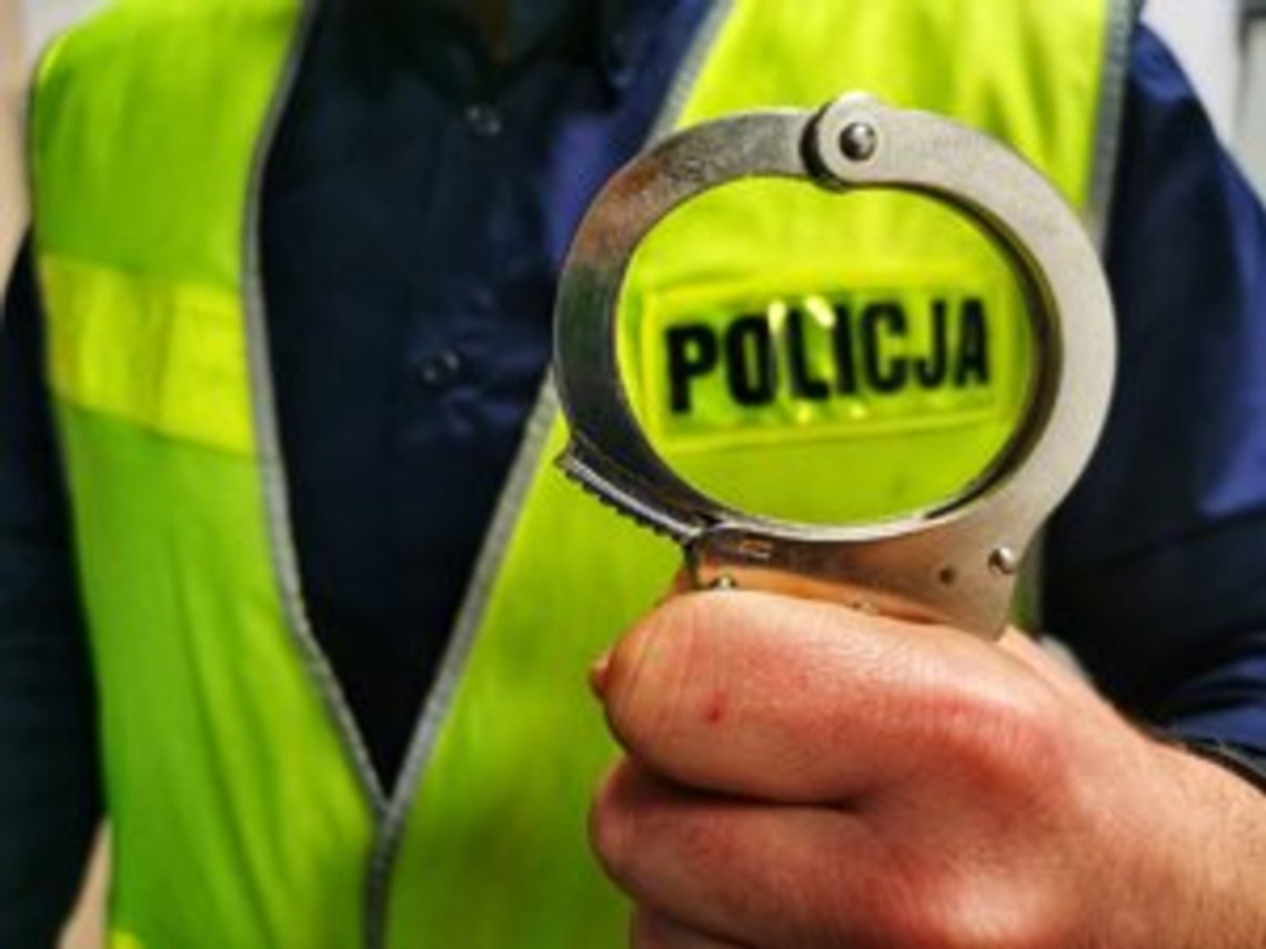 Ukradł telefon z recepcji i buty znajomego. 41-latek odpowie przed sądem Ukradł telefon z recepcji i buty znajomego. 41-latek odpowie przed sądem