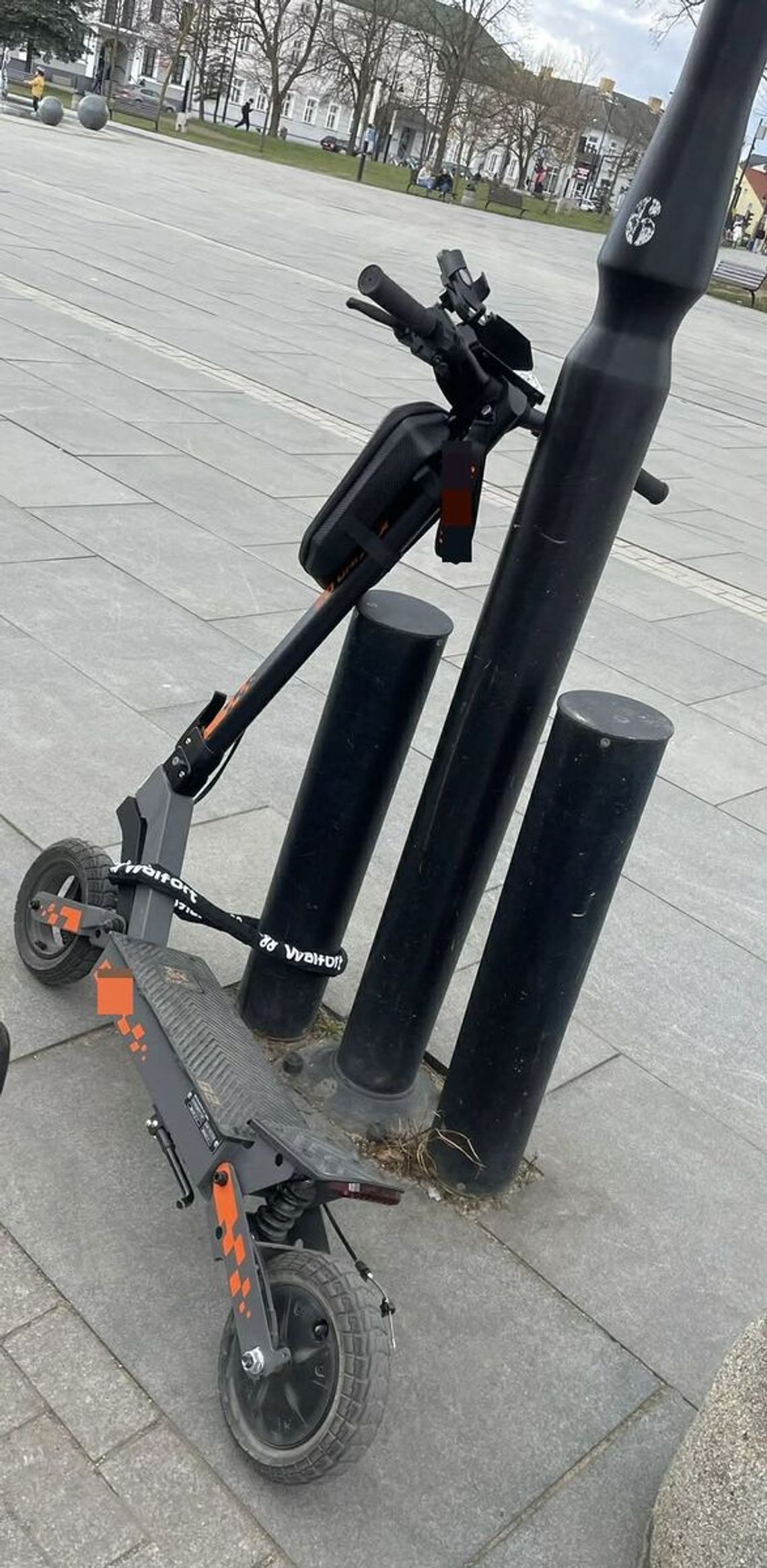 Ukradli hulajnogę „żeby pojeździć”. Szybka reakcja policji w Suwałkach zakończona odzyskaniem pojazdu Ukradli hulajnogę „żeby pojeździć”. Szybka reakcja policji w Suwałkach zakończona odzyskaniem pojazdu