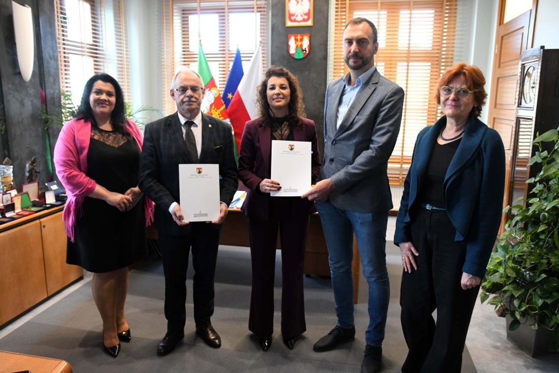 📚 Umowa na budowę Mediateki podpisana! Nowoczesna biblioteka powstanie w Suwałkach
