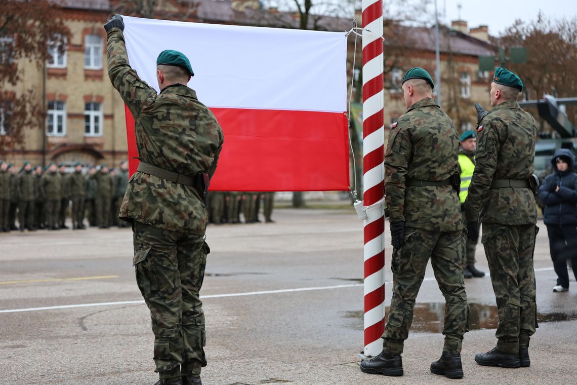 Uroczysta przysięga żołnierzy Dobrowolnej Zasadniczej Służby Wojskowej w Suwałkach Uroczysta przysięga żołnierzy Dobrowolnej Zasadniczej Służby Wojskowej w Suwałkach