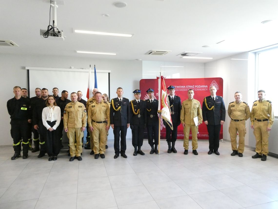 Uroczyste ślubowanie nowego strażaka w KM PSP w Suwałkach Uroczyste ślubowanie nowego strażaka w KM PSP w Suwałkach