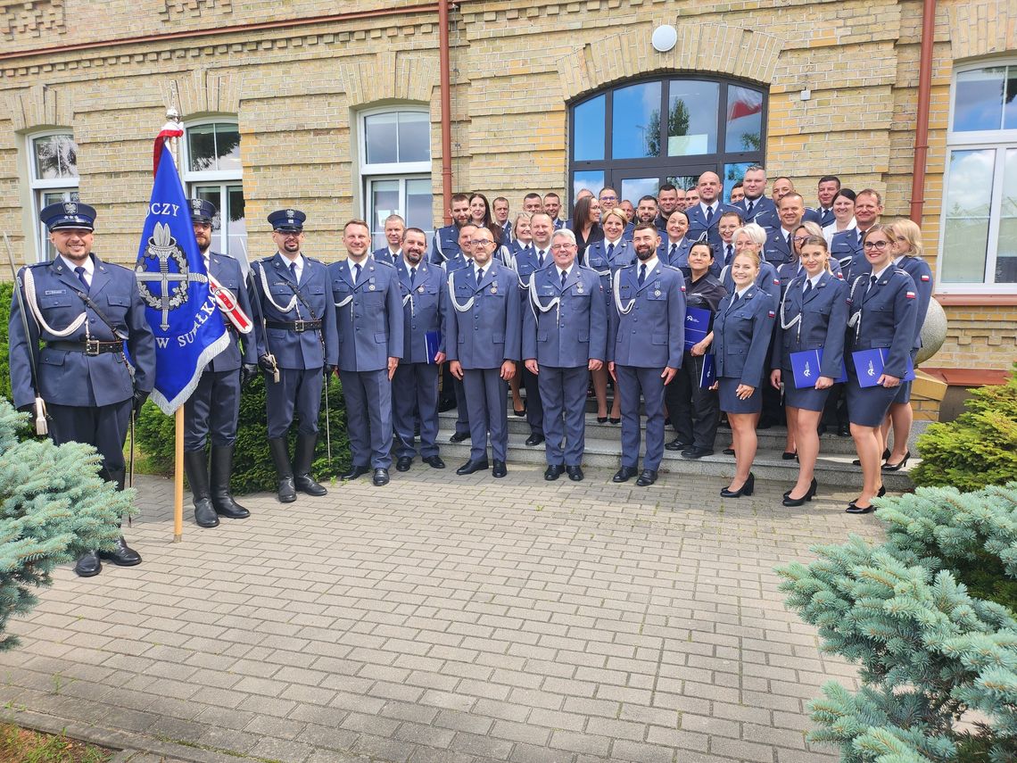 🎖️ Uroczystość w Areszcie Śledczym w Suwałkach – awanse, odznaczenia i wyróżnienia dla funkcjonariuszy 👮‍♂️👏