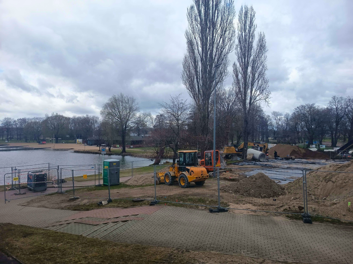 Utrudnienia przy Zalewie Arkadia – zamknięta część ścieżki