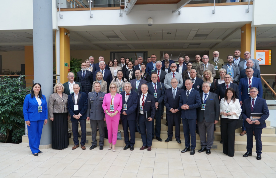 VIII Międzynarodowa Konferencja Naukowa o bezpieczeństwie już za nami. Kilkadziesiąt wystąpień i eksperci z całej Europy VIII Międzynarodowa Konferencja Naukowa o bezpieczeństwie już za nami. Kilkadziesiąt wystąpień i eksperci z całej Europy