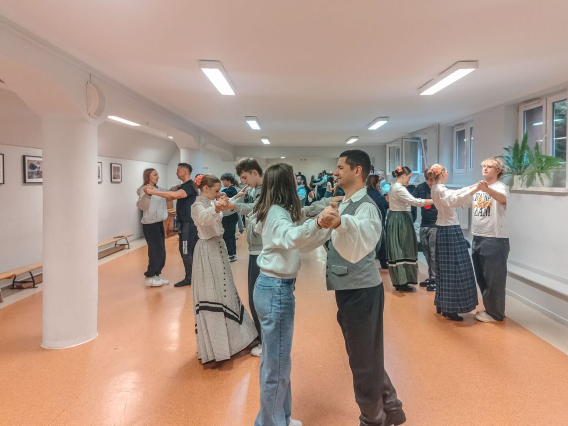 Warsztaty #SuwalskiFolk w suwalskich szkołach ponadpodstawowych